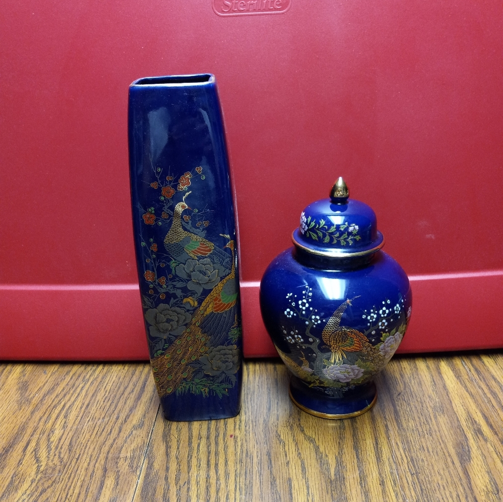 2 ceramic vases (Made In Japan).